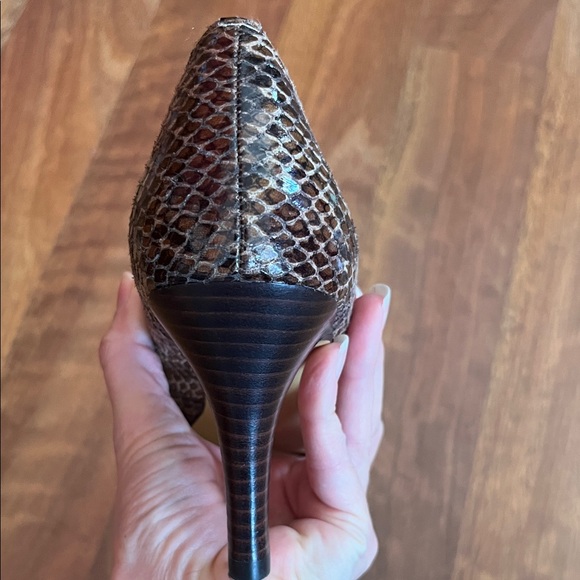 Like new Anne Klein Brown Snake Pattern Heels - Picture 7 of 16